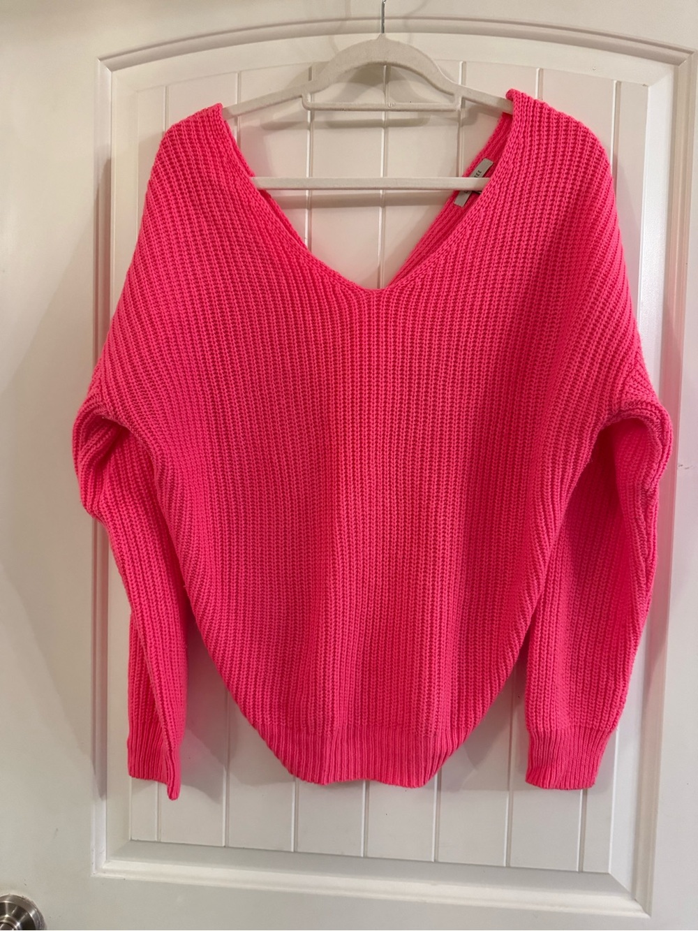 Love Tree V-Neck Chunky Knit Sweater in Hot Pink